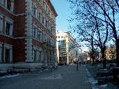Library across the street / Bibliothek auf der   anderen Seite der Strasse